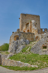 Die Ruine der Burg Landskron steht im Oberelsass auf dem Landskronberg an der Schweizer Grenze in der französischen Gemeinde Leymen.