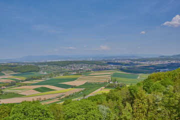 Fototapeta na wymiar Aussicht von der Ruine der Burg Landskron / steht im Oberelsass auf dem Landskronberg an der Schweizer Grenze in der französischen Gemeinde Leymen.