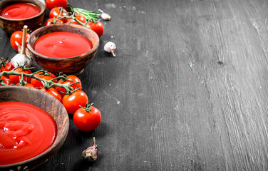 Fresh tomato sauce with spices and herbs.