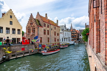 Fototapeta na wymiar Bruges canals and architecture
