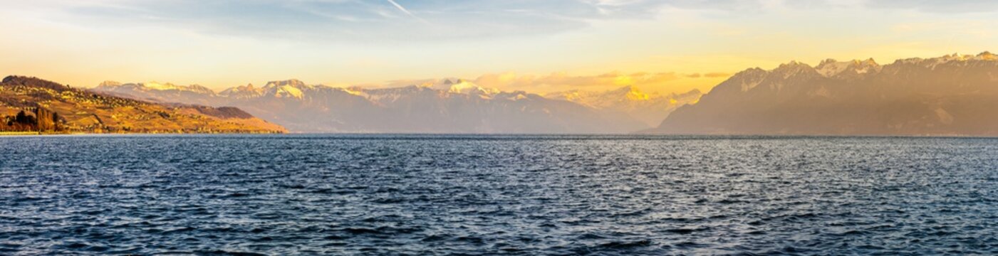 Panorama Sonnenuntergang am Genfer See
