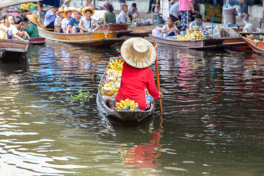 Damnoen Saduak Floating Market near Bangkok in Thailand