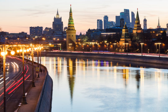 Russia, Moscow, Moskva river with the Kremlin and the financial district in background