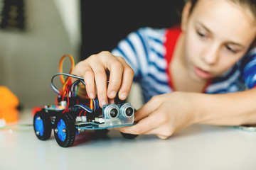 Building robotic car toy