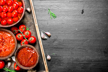 Tomato sauce with fresh and marinated tomatoes.