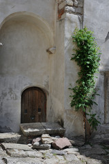 Fototapeta na wymiar Medieval courtyard of the old castle.