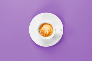 Tazzina di caffè con decorazione vista dall'alto 