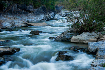 Fototapeta premium creek flowing over the rocks