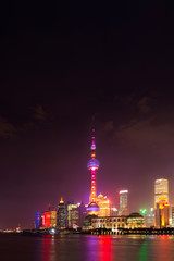 Obraz premium Modern city skyscrapers of Shanghai skyline at night with reflection of beautiful ligth in Huangpu river view from the bund, Shanghai, China