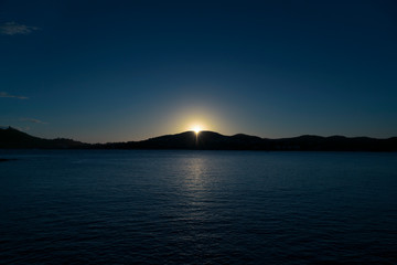 Naklejka na ściany i meble Sonnenuntergang in der Bucht von Agay Saint-Raphaël Côte d’Azur