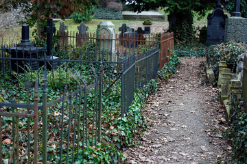 Il vecchio cimitero abbandonato