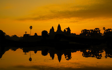 Fototapeta na wymiar Angkor Wat surise