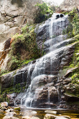 cascada en la roca © constanza_f