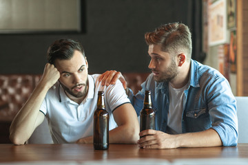 friends drinking beer in cafe