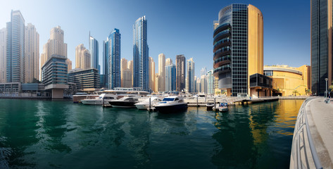 Fototapeta na wymiar Panoramic view to Dubai Marina Promenade, UAE