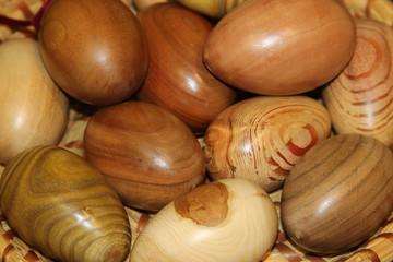 Ostereier aus Holz