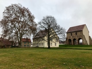 Fototapeta na wymiar Klosterpark in Lorsch (Hessen)