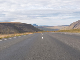 Island Road Trip auf Ringstraße mit Weitsicht