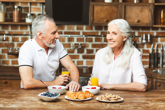 couple having breakfast together