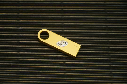 USB flash drive , 512 GB, 3.0 on black background