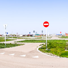 Autodrome. A platform for learning to lift a car