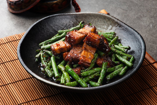 Spicy stir-fried green beans with pork belly