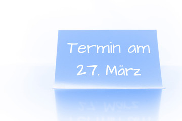 Termin am 27. März - blauer Zettel mit Notiz