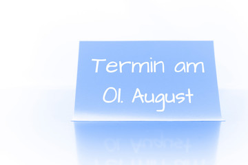 Termin am 1. August - blauer Zettel mit Notiz