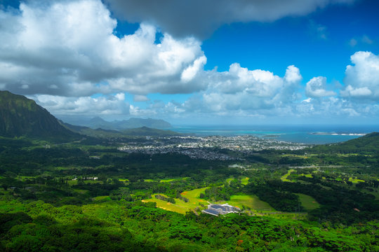 Leeward coast of Oahu, view from Pali lookout. Hawaii, USA
