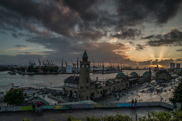 Fototapeta premium Sunset at Landungsbrücken