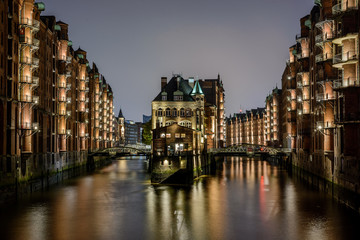 Hamburg Wasserschloss in der Nacht Oktober