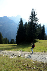 Fototapeta na wymiar Wanderer in den Allgäuer Alpen 