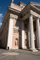 struttura architettonica con facciata di palazzi