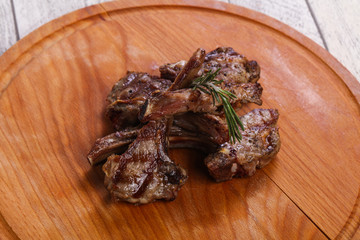 Grilled lamb with rosemary