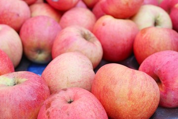 Fototapeta na wymiar Apples fruit in street food