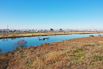 江戸川を飛ぶドローン