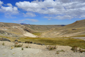 Fototapeta na wymiar Landschaft in Peru, Nähe Arequipa, Colca-Tal