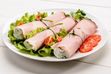 Prosciutto cotto con formaggio e erbe aromatiche