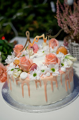 Tort miłosne kwiaty