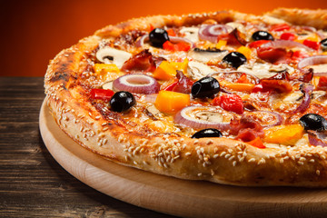 Pizza pepperoni with black olives