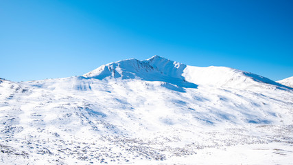 Fototapeta na wymiar snow mountain blue sky