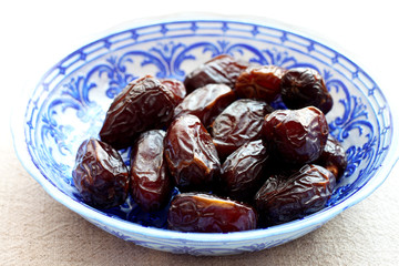 dried dates in bowl