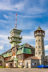 Obraz premium Aussichts- und Fernsehturm am Keilberg - Klínovec im Erzgebirge