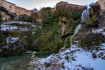 Fototapeta na wymiar waterfall in the village of Orbaneja del Castillo in the province of Burgos