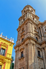 Die Kathedrale Málagas (Santa Iglesia Cathedral Basilica de la Encarnación) und Der Palacio Episcopal (Bischofspalast).  Costa del Sol, Andalusien, Spanien