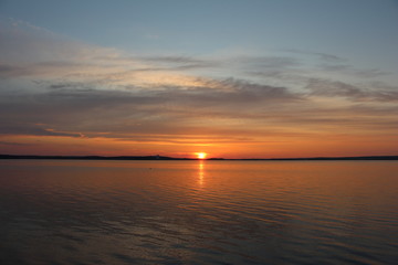 Obraz premium sunset over the lake