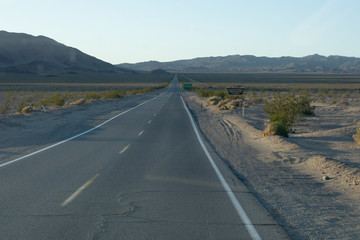 Autobahn zum Tal des Todes, Kalifornien, USA