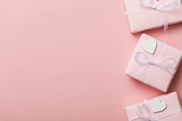 Obraz na płótnie Canvas Pink valentine gift frame layout with white hearts on a pastel pink background