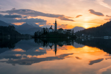 Fototapeta na wymiar Sunrise on lake Bled in Slovenia