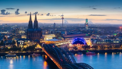 Fototapeta na wymiar Cologne Skyline Panorama at dusk